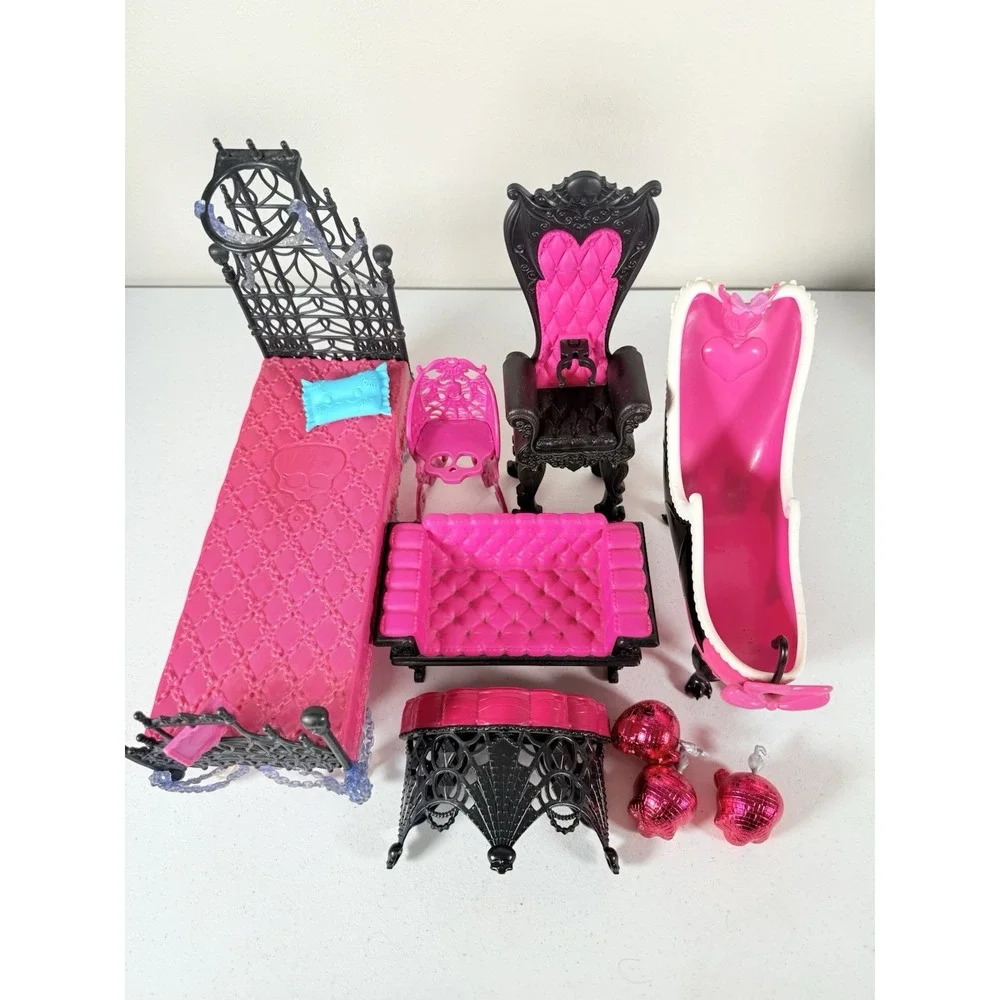 Monster High Mixed Doll Furniture Accessory Lot Beds Chairs Dolls Parts Clothes